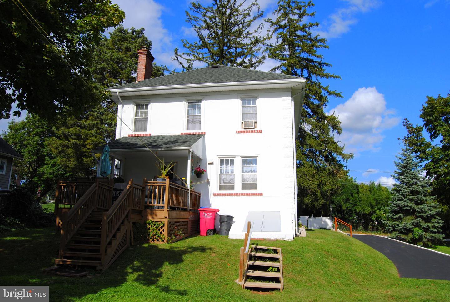 28 Oakdale Ave