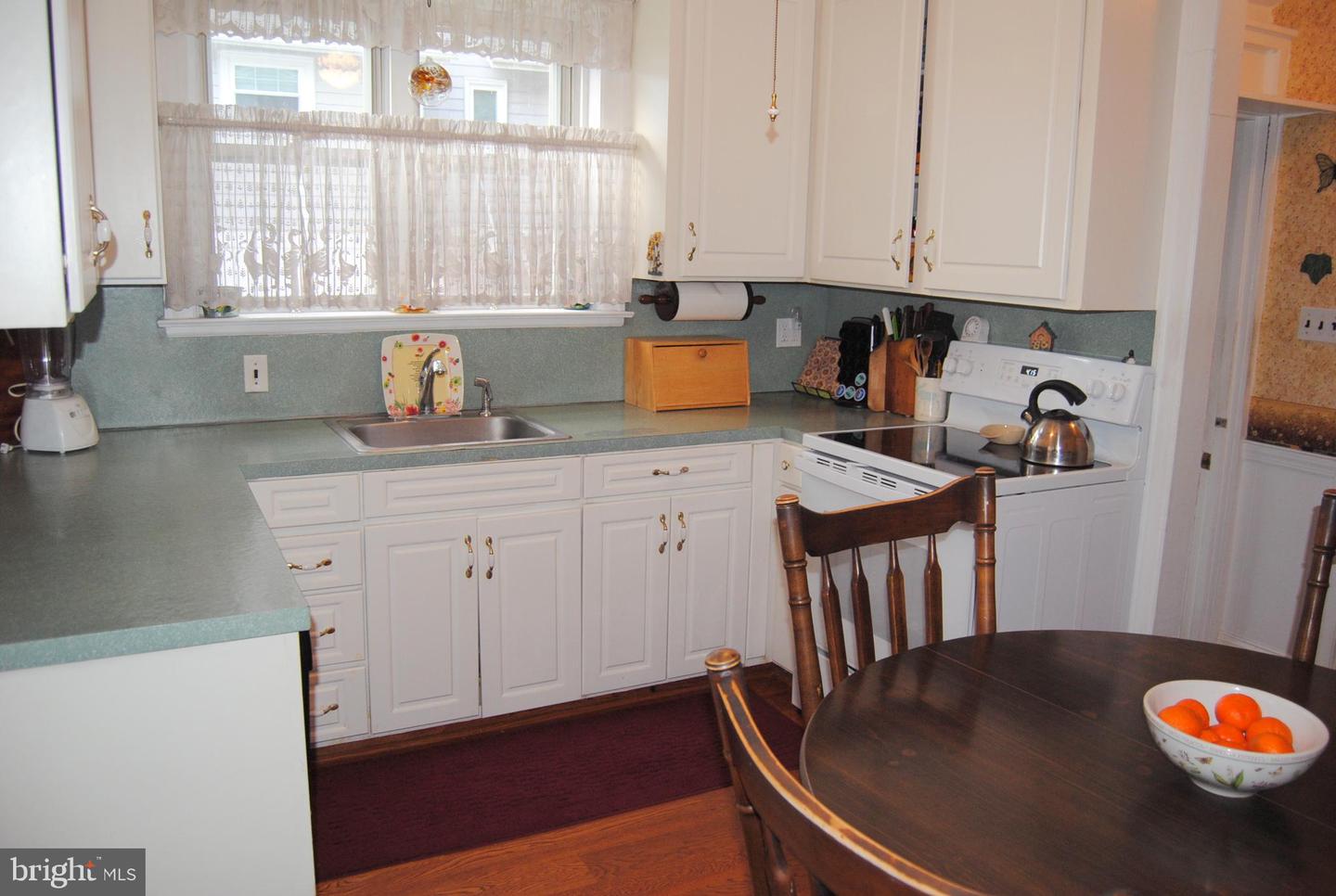 28 Oakdale Ave