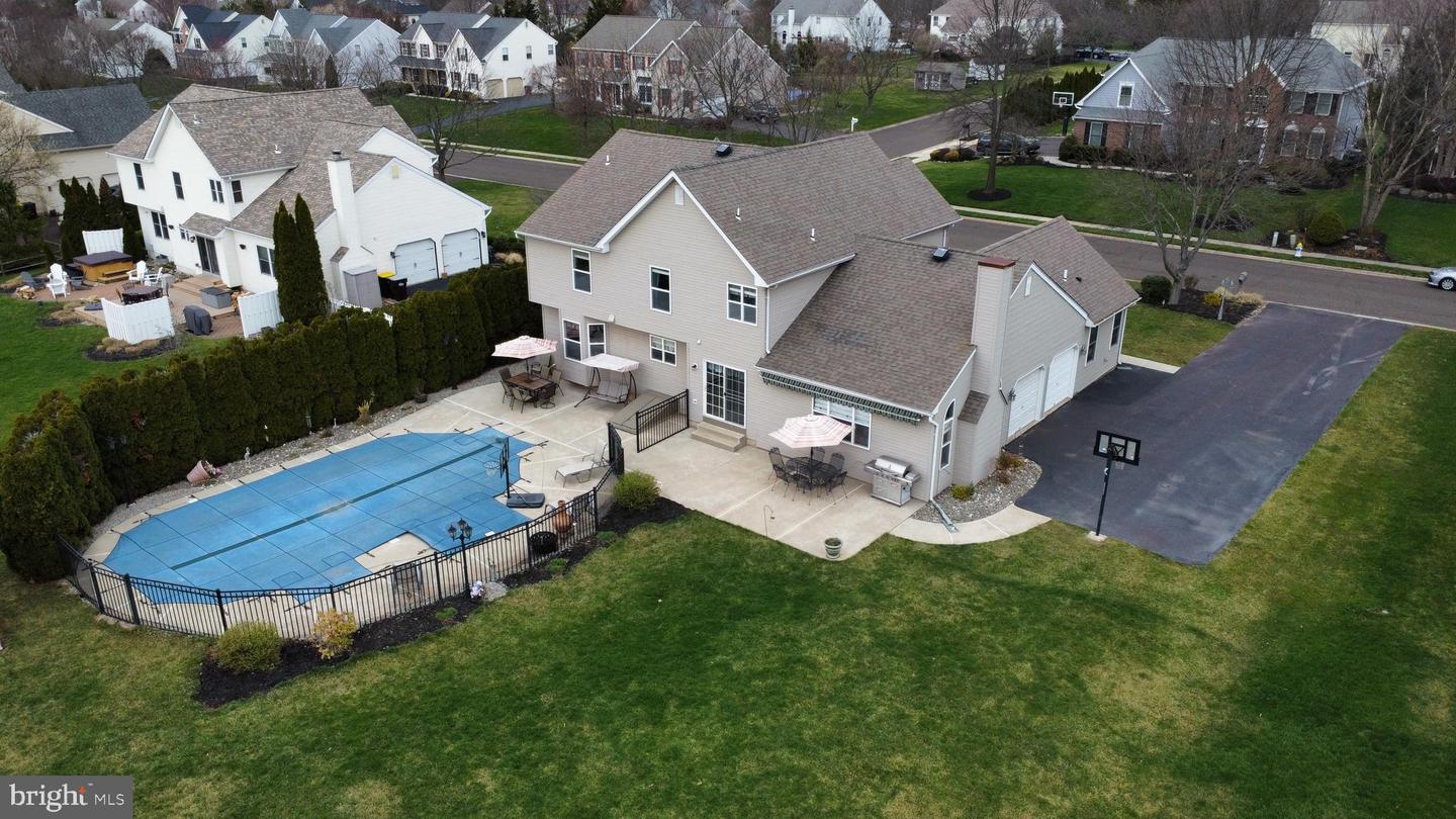 2262 Locust Dr