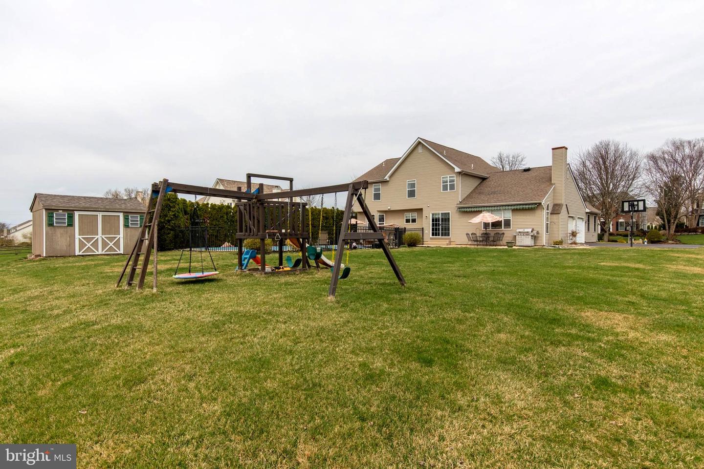 2262 Locust Dr