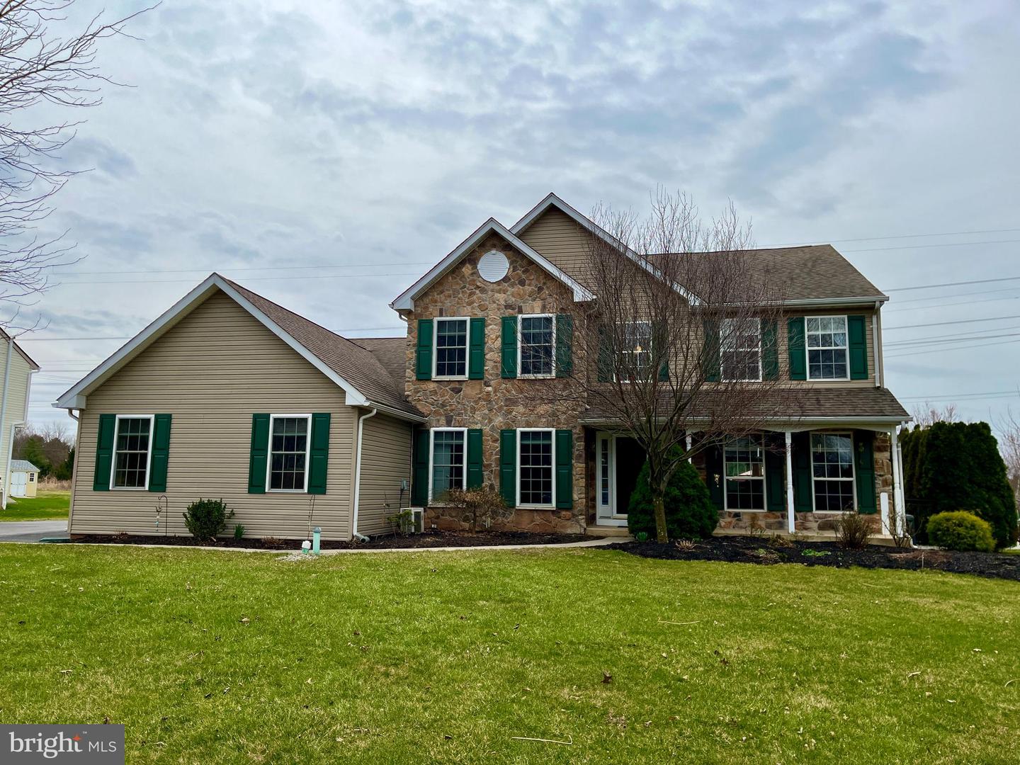 2262 Locust Dr