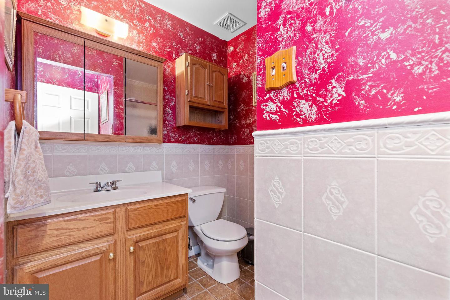 2262 Locust Dr