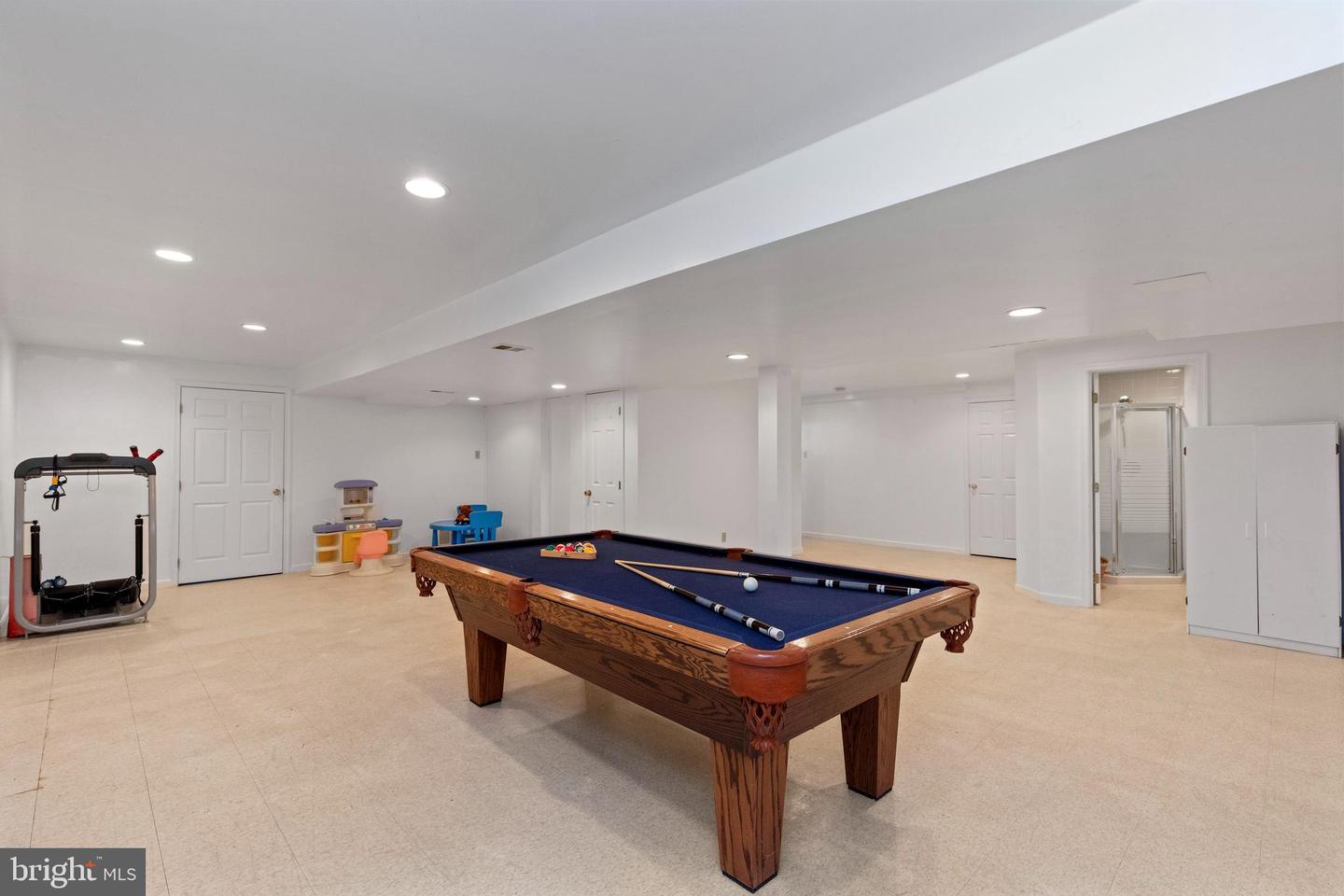 2262 Locust Dr