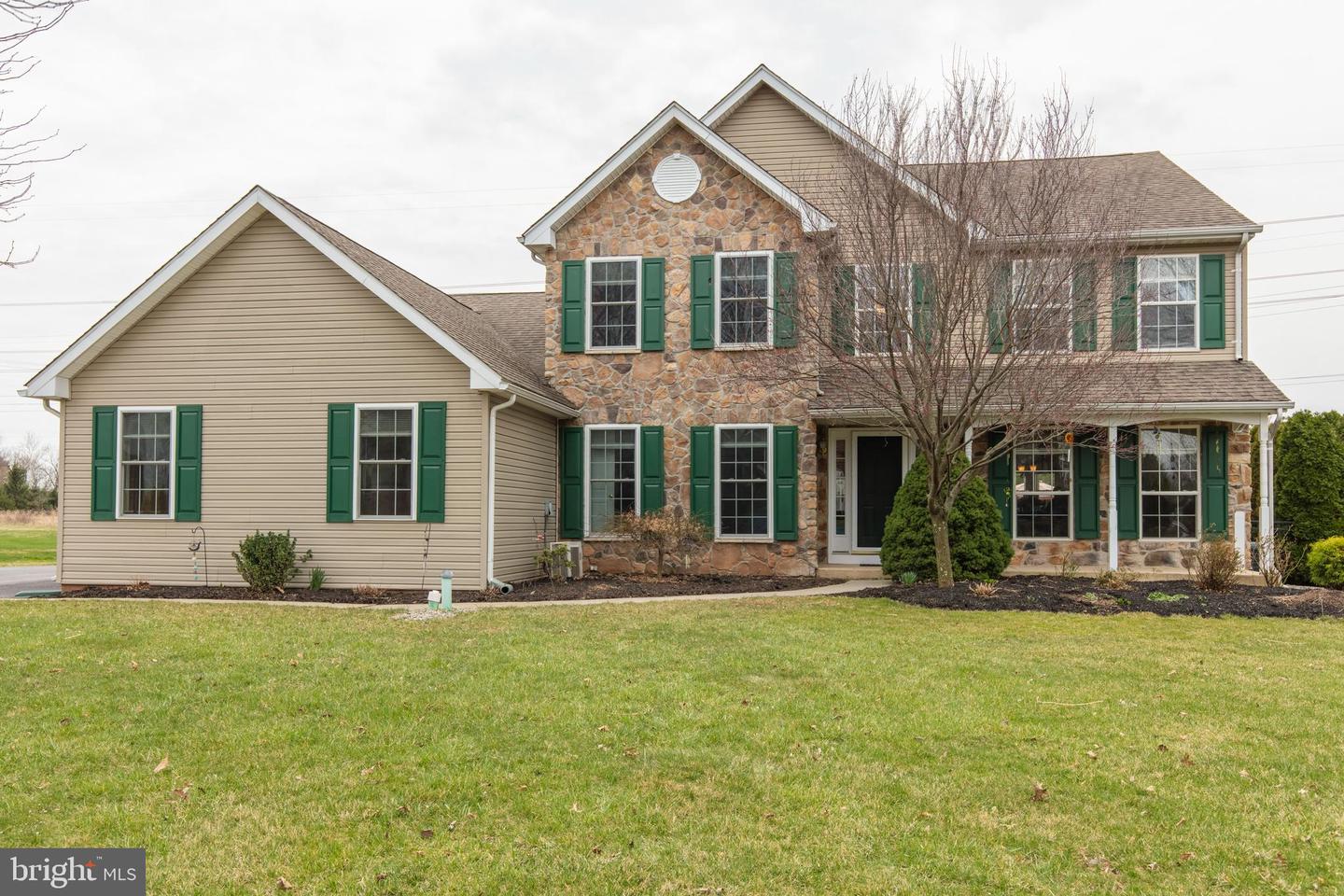 2262 Locust Dr