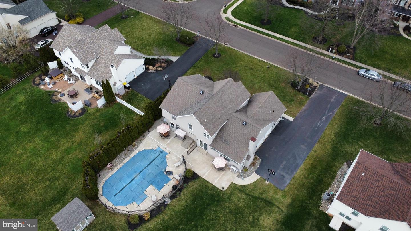 2262 Locust Dr