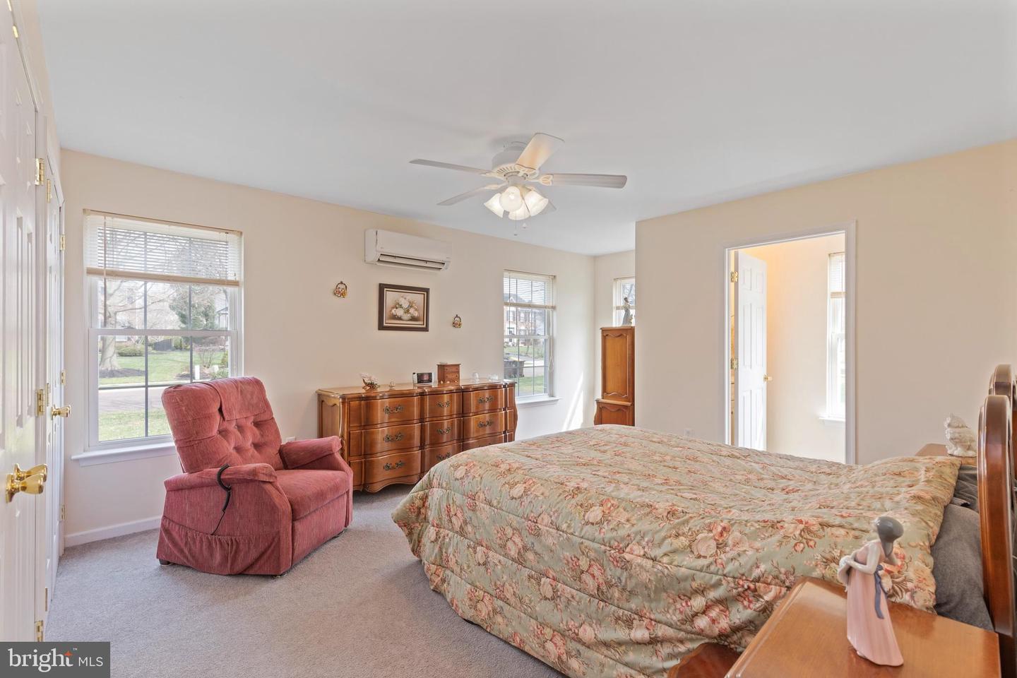 2262 Locust Dr