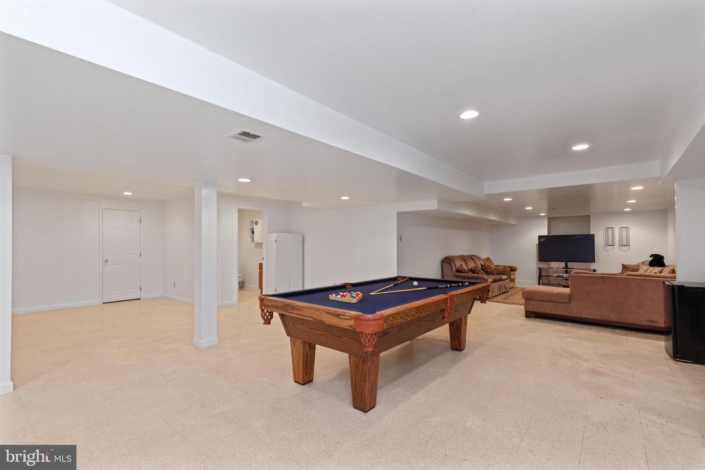 2262 Locust Dr