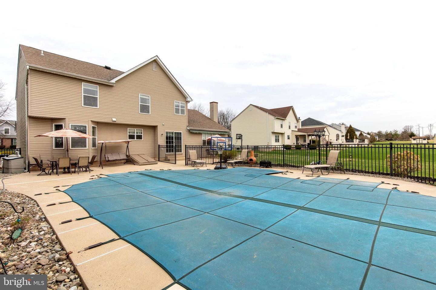 2262 Locust Dr