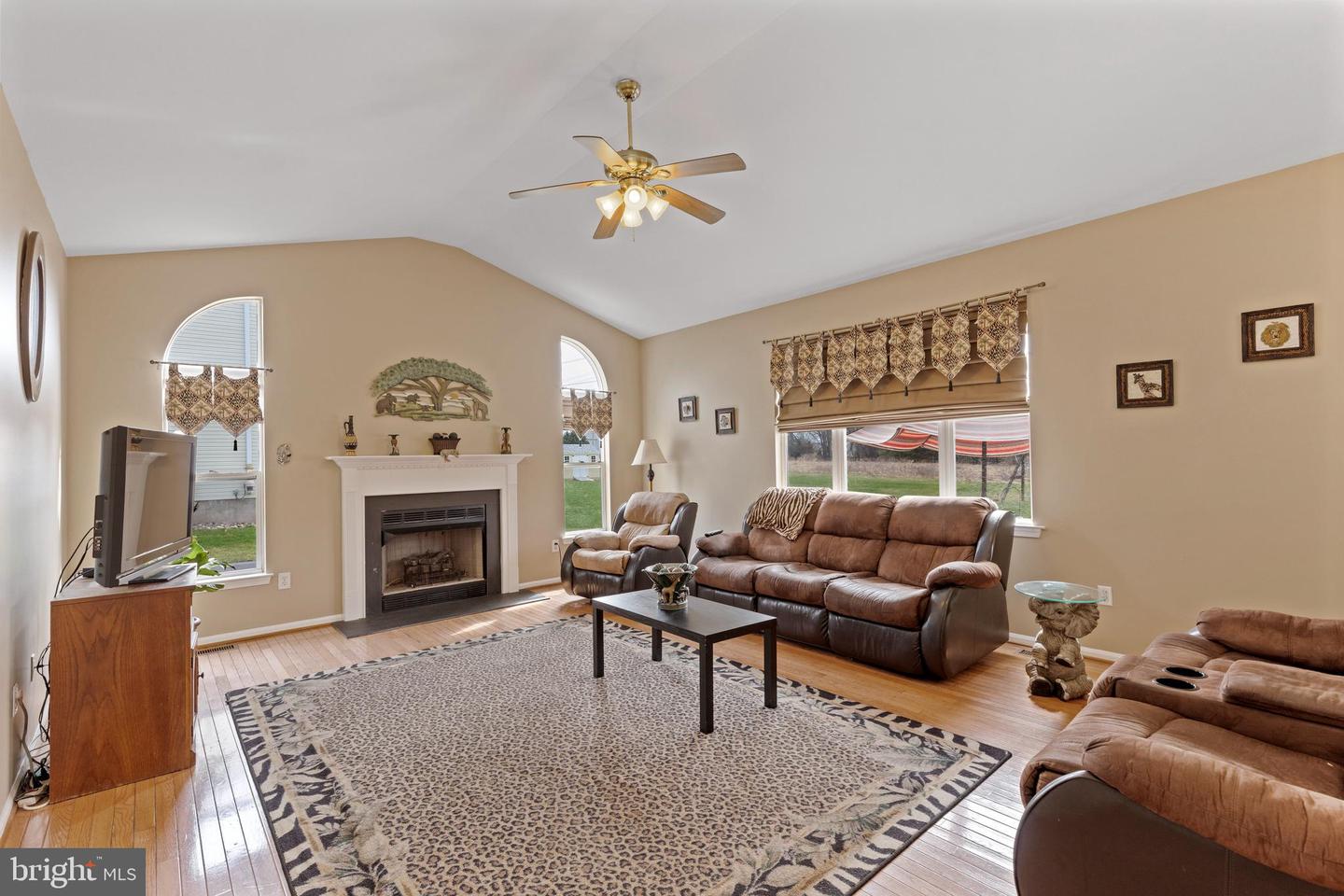 2262 Locust Dr