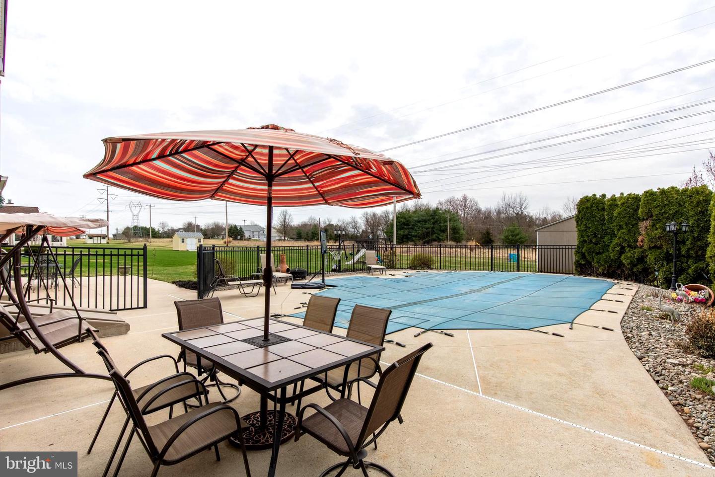 2262 Locust Dr
