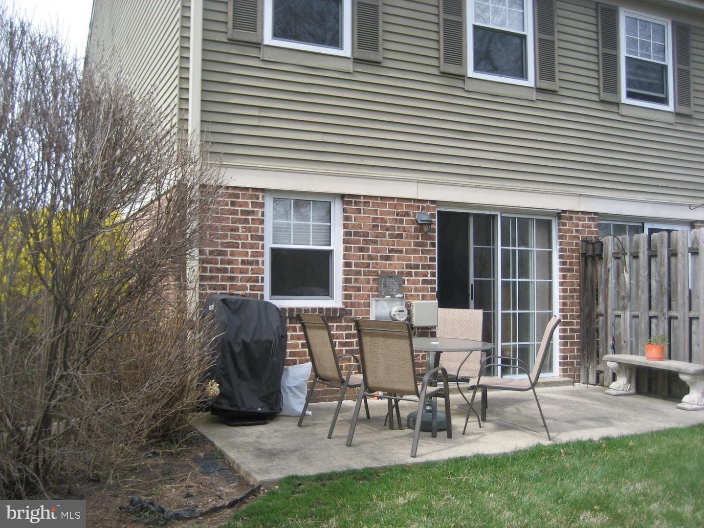 18 Ramsgate Ct #215 U-18