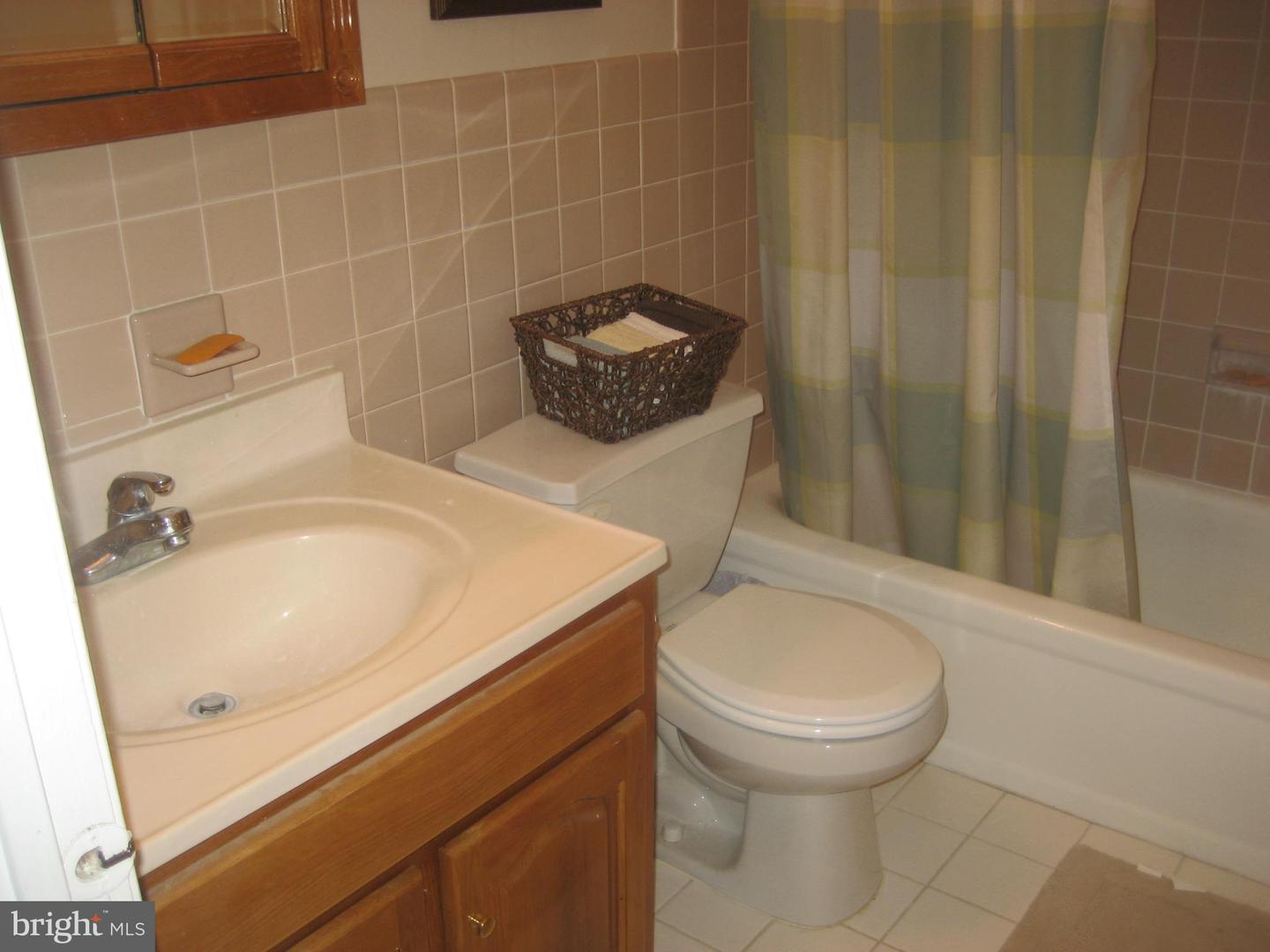 18 Ramsgate Ct #215 U-18