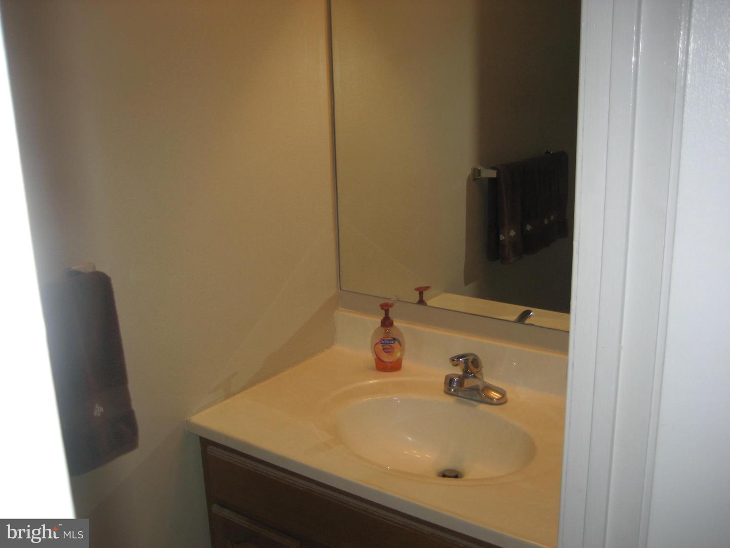 18 Ramsgate Ct #215 U-18