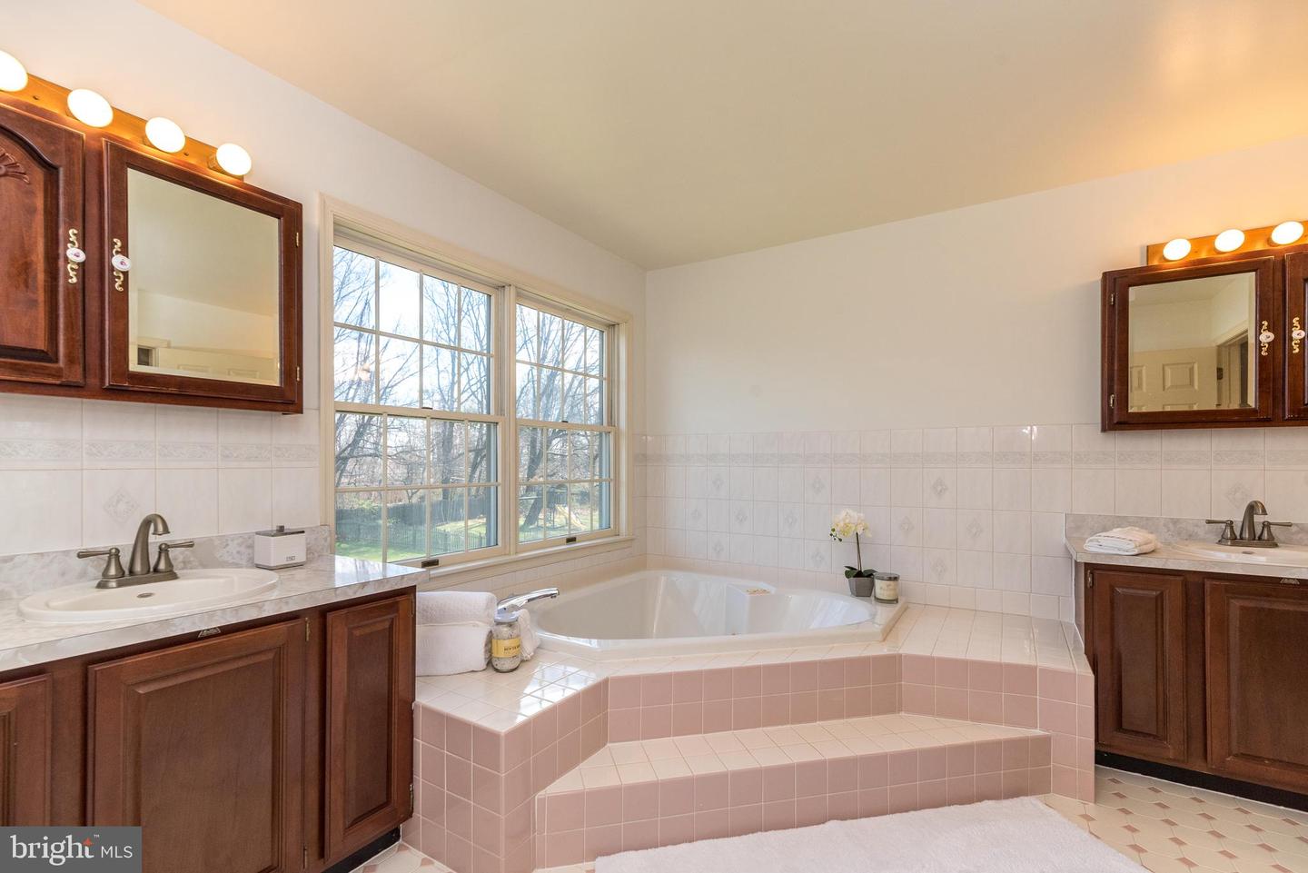 1616 Holly Hill Ln