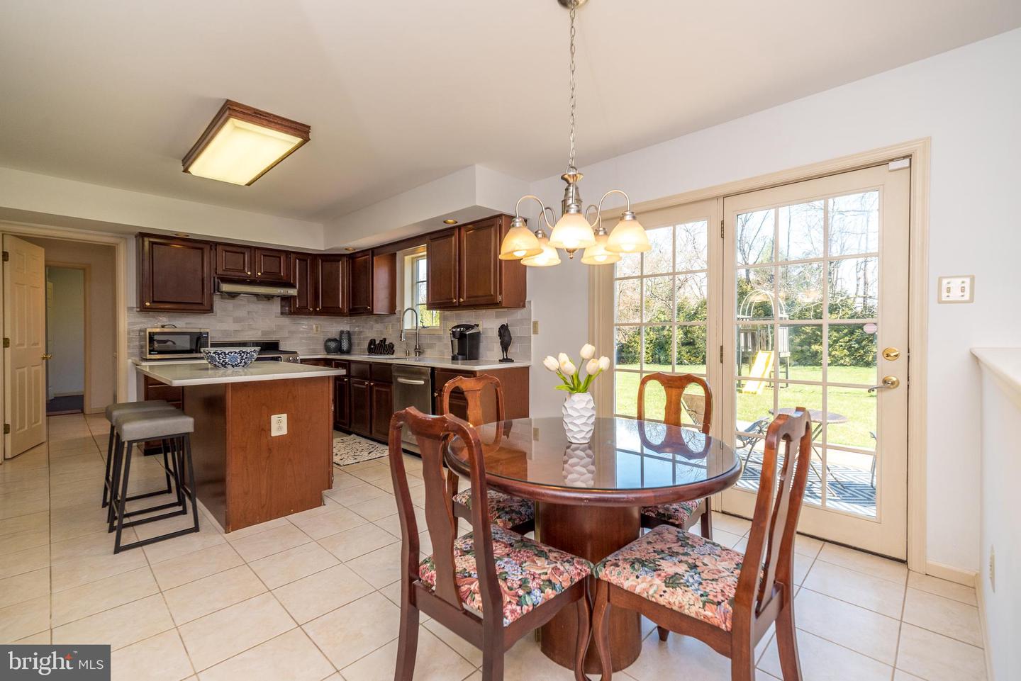 1616 Holly Hill Ln