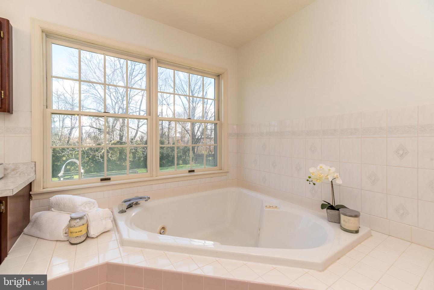 1616 Holly Hill Ln