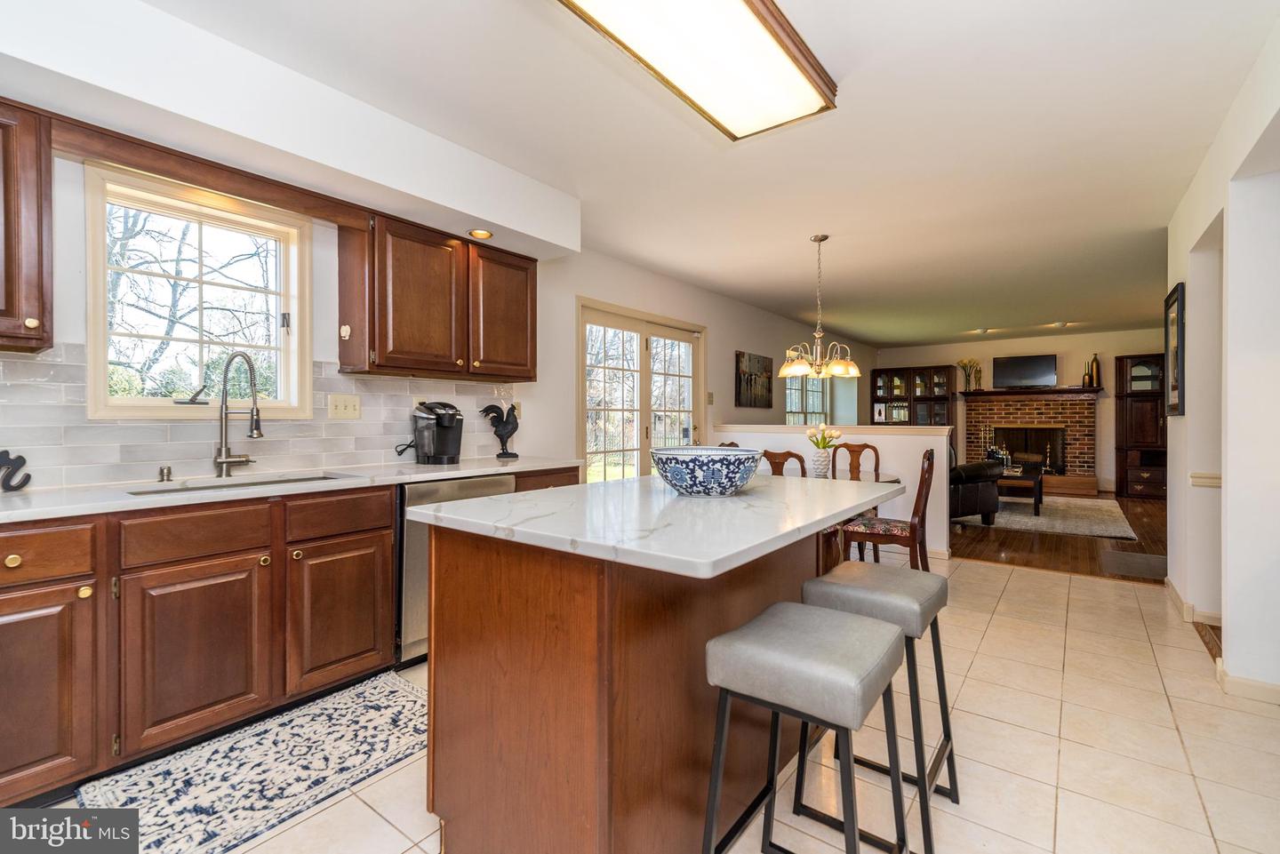1616 Holly Hill Ln