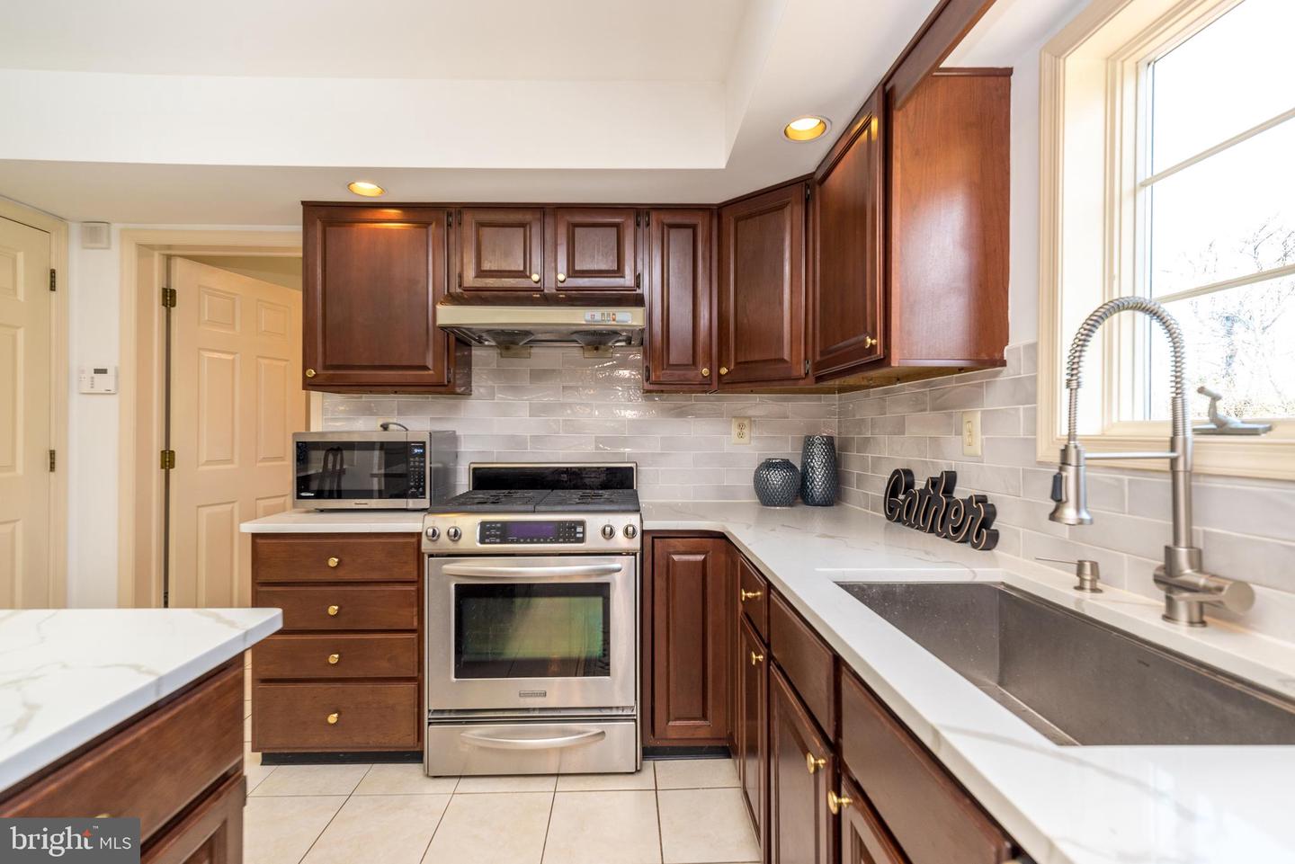 1616 Holly Hill Ln
