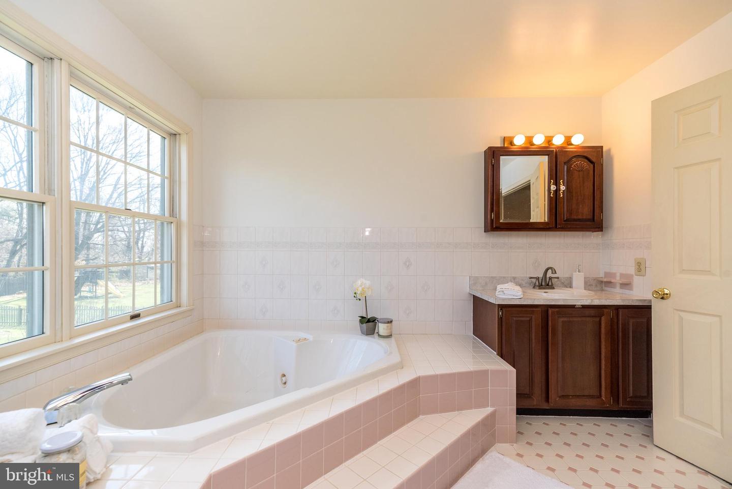 1616 Holly Hill Ln