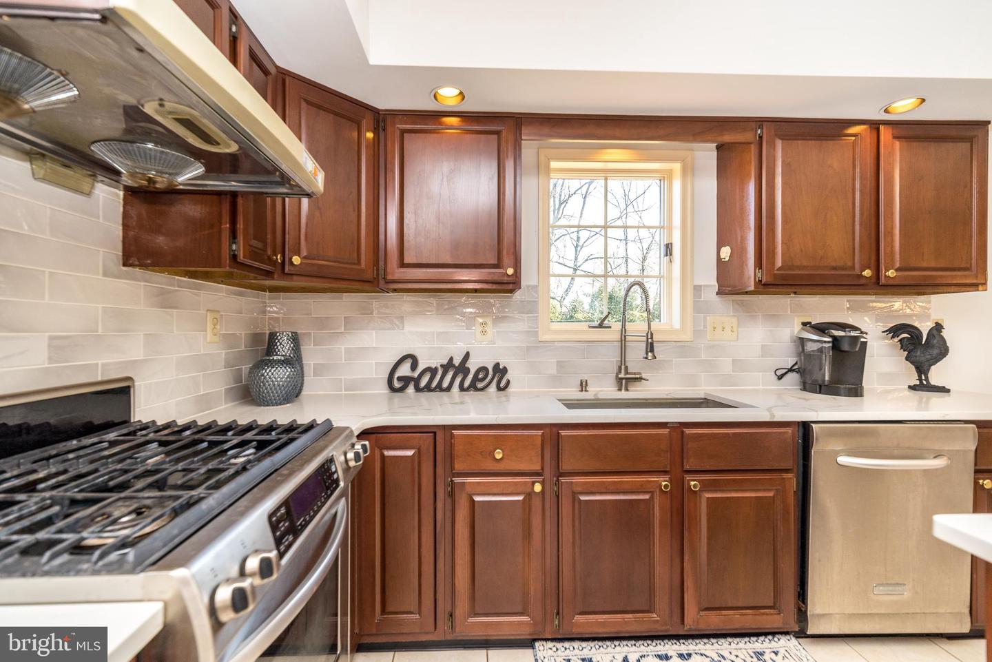 1616 Holly Hill Ln