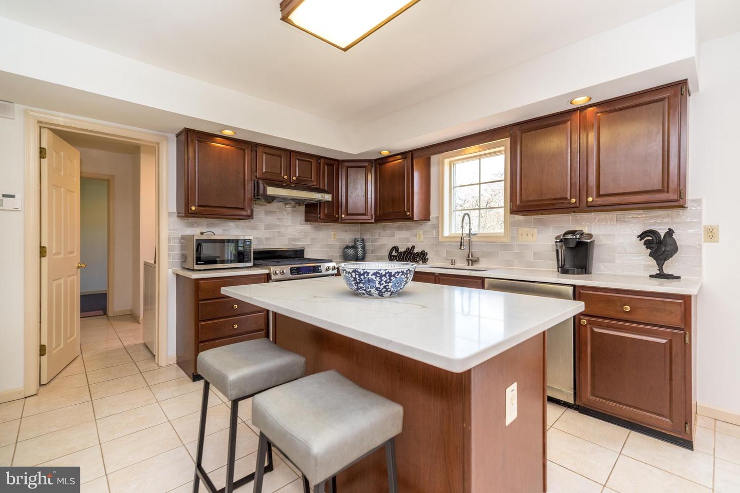 1616 Holly Hill Ln