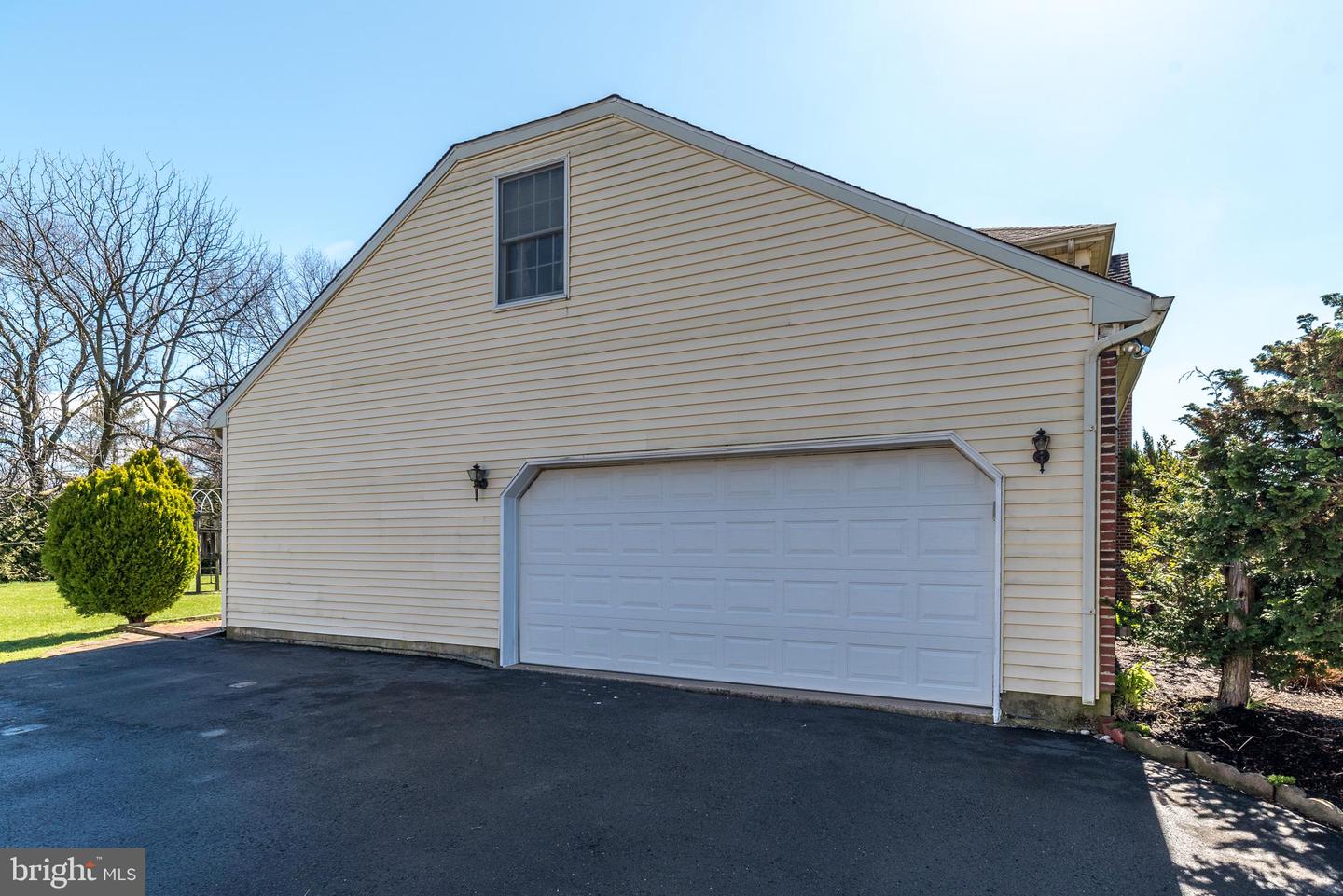 1616 Holly Hill Ln