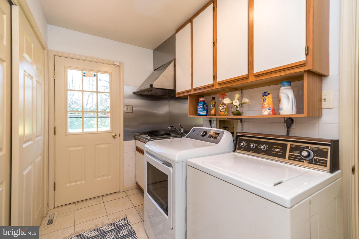 1616 Holly Hill Ln