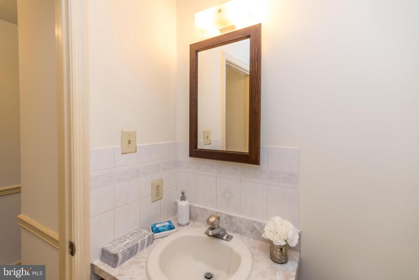 1616 Holly Hill Ln