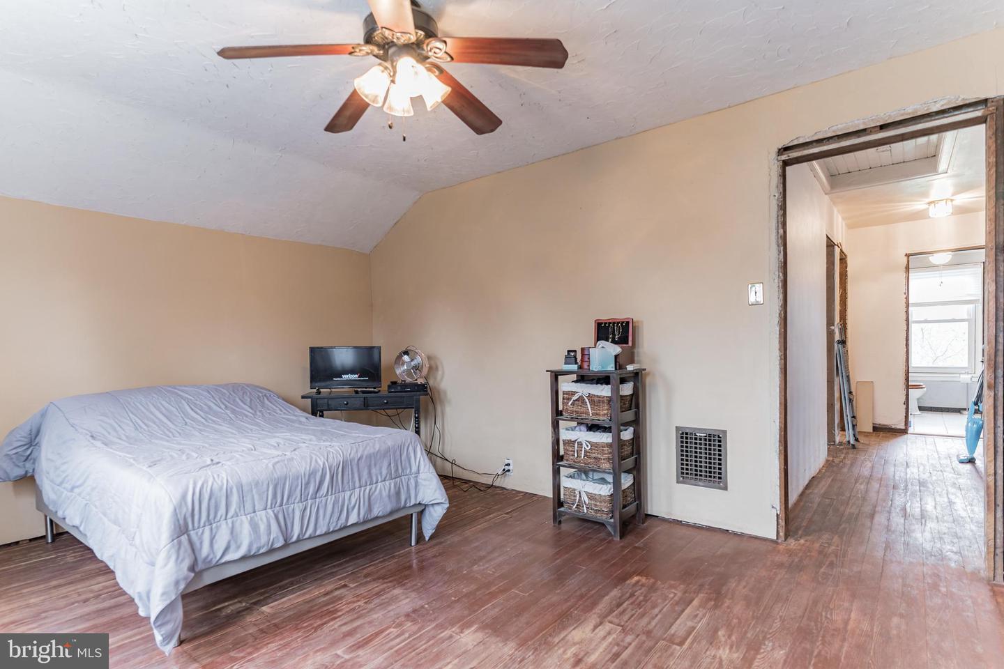 2342 Jenkintown Rd