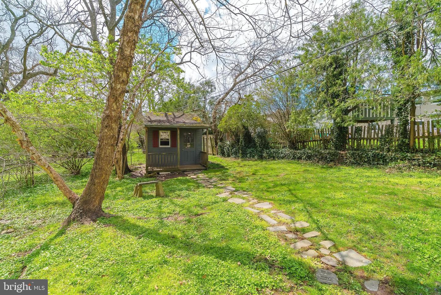 411 Haywood Rd