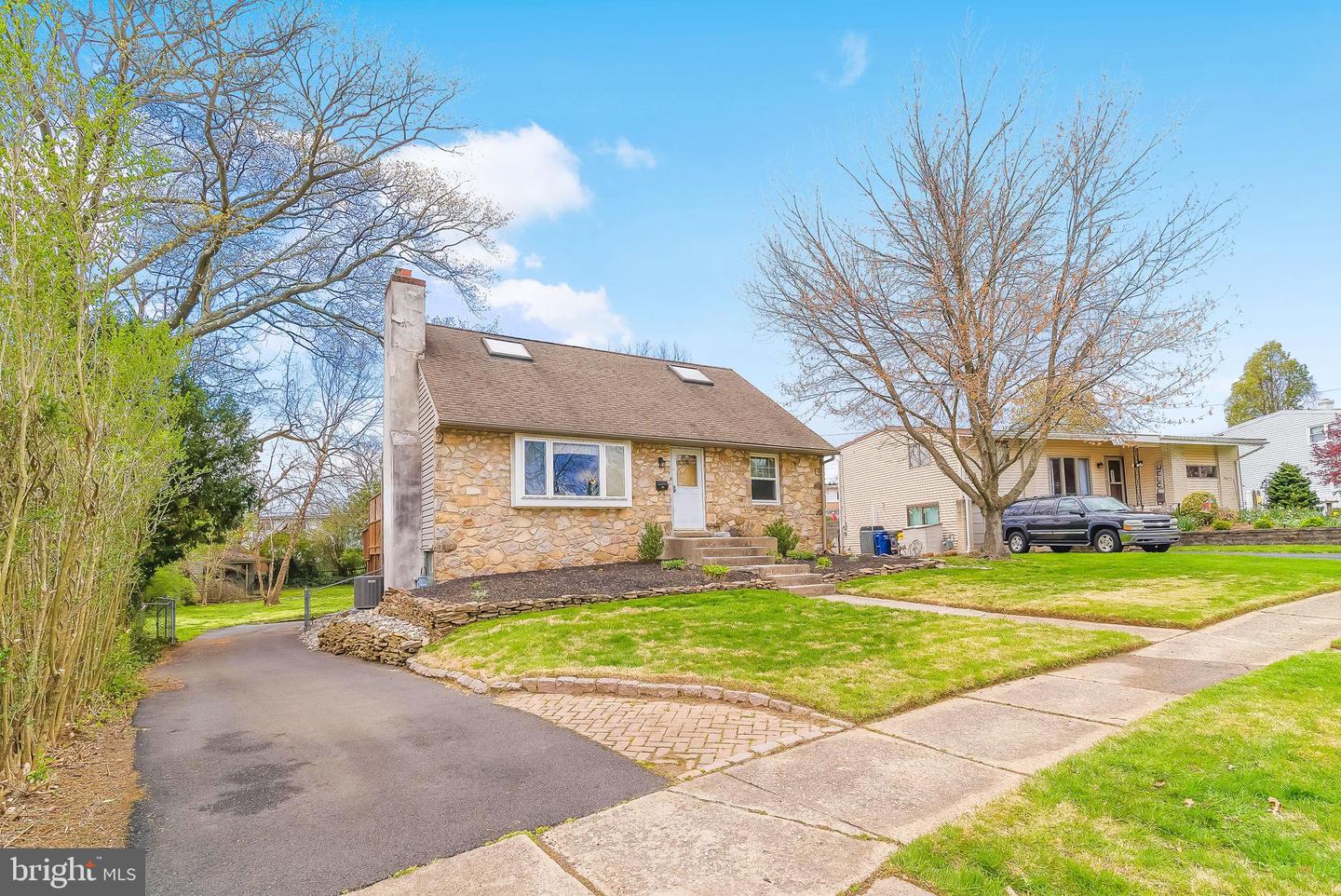 411 Haywood Rd