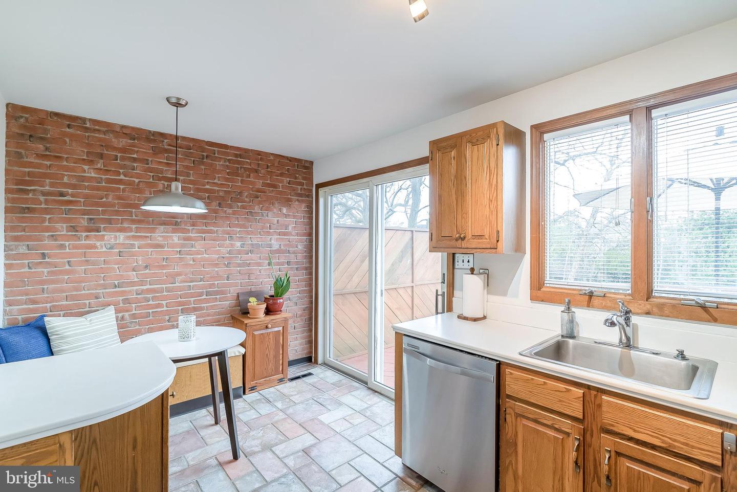 411 Haywood Rd