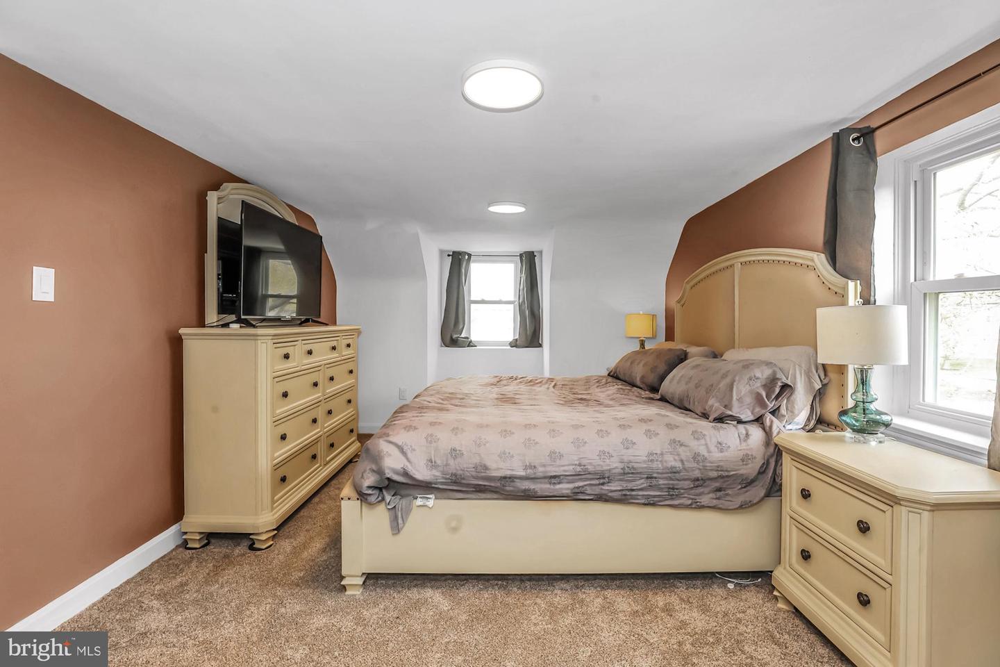 121 Oak Park Rd