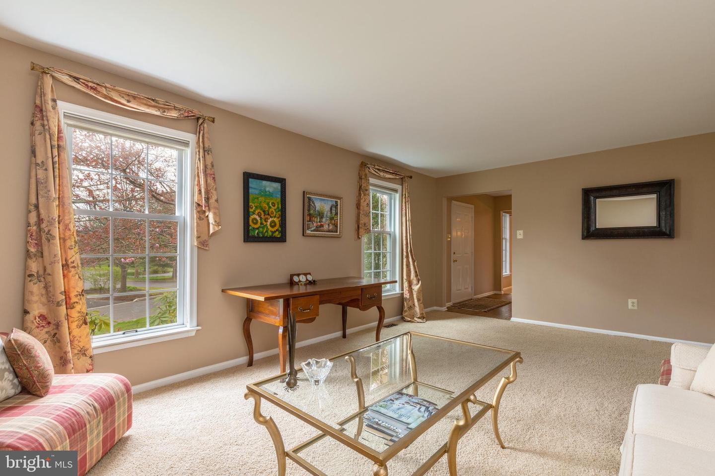 1382 Bell Ln