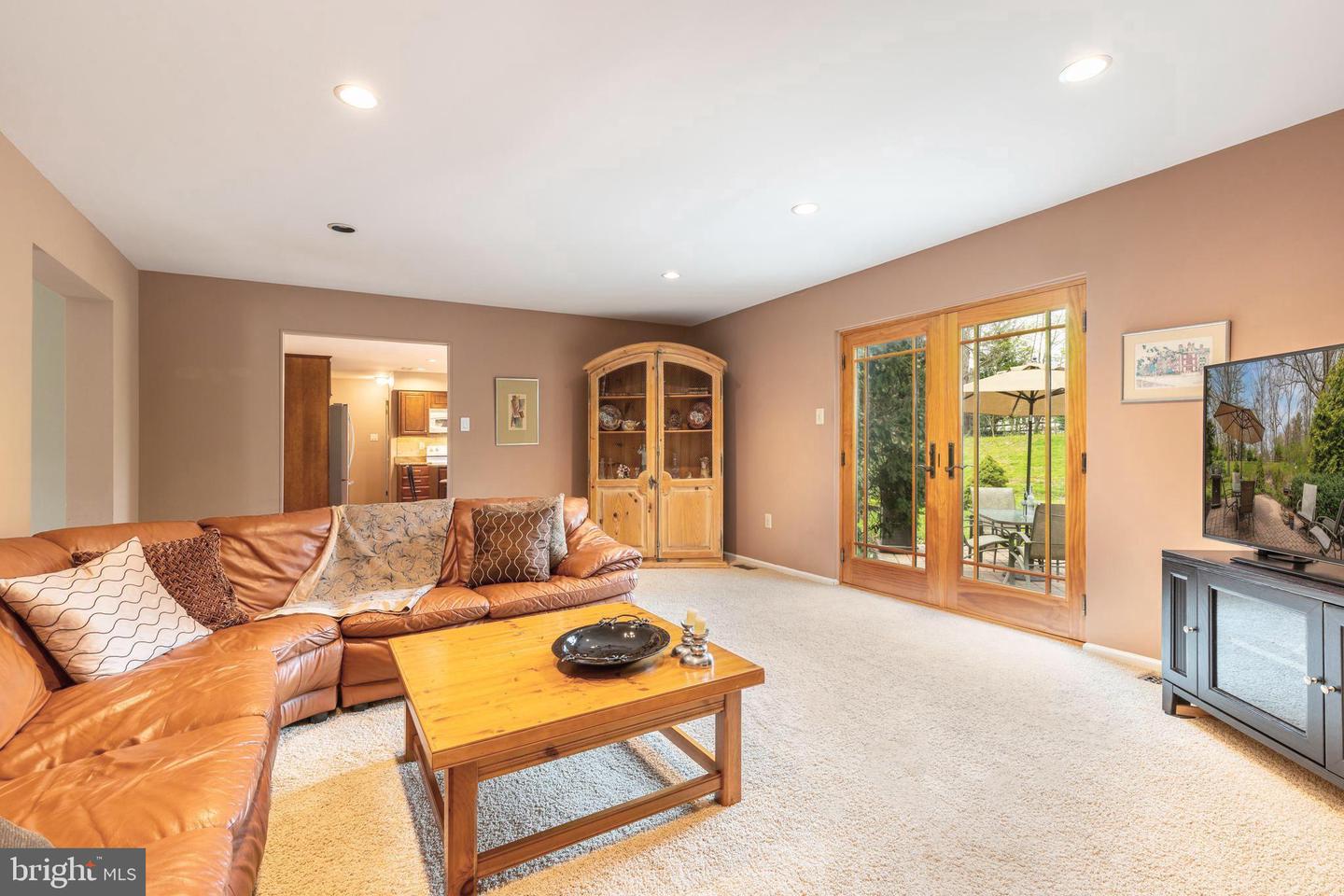 1382 Bell Ln