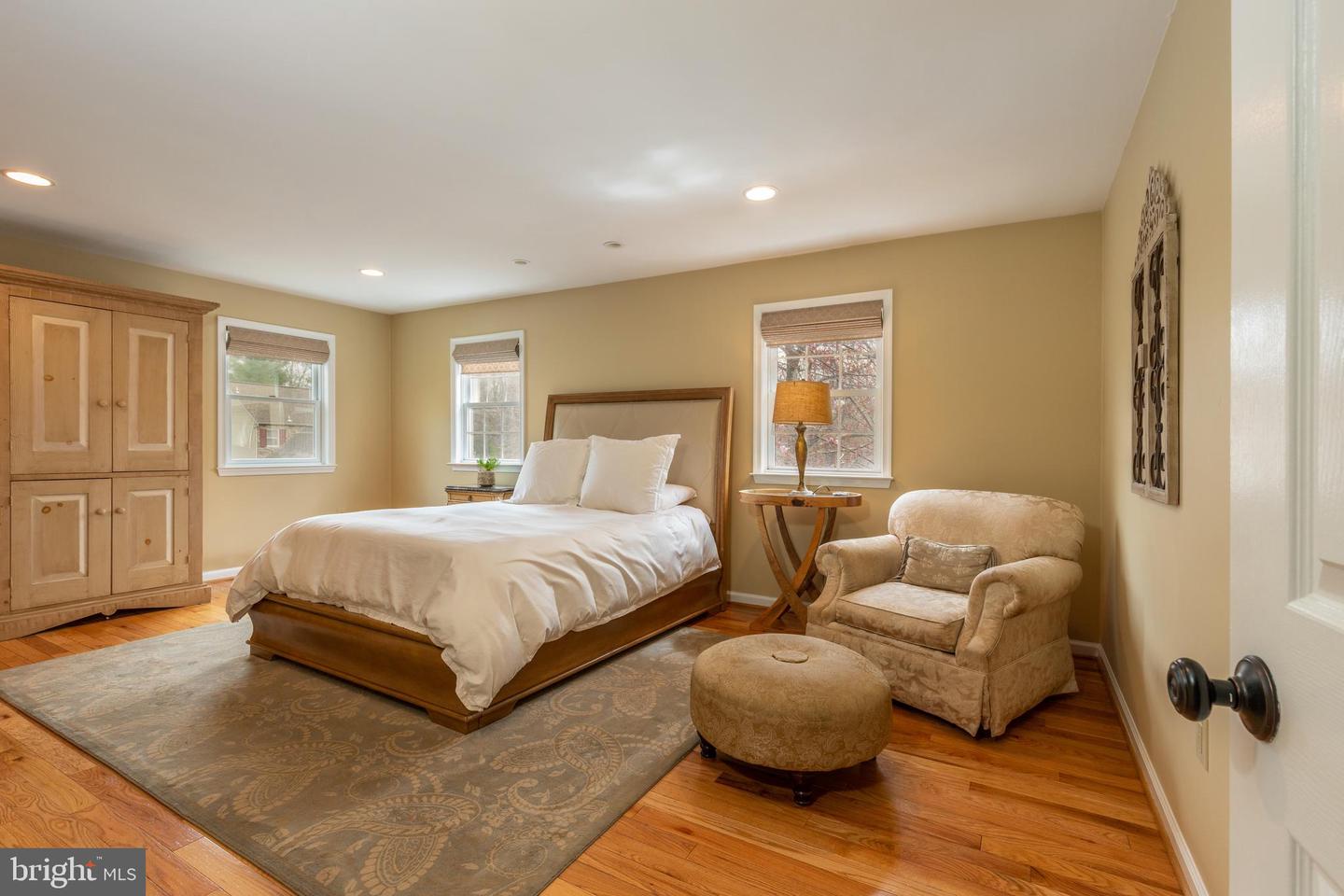 1382 Bell Ln