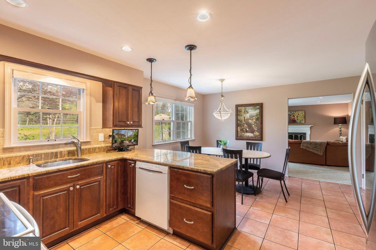 1382 Bell Ln