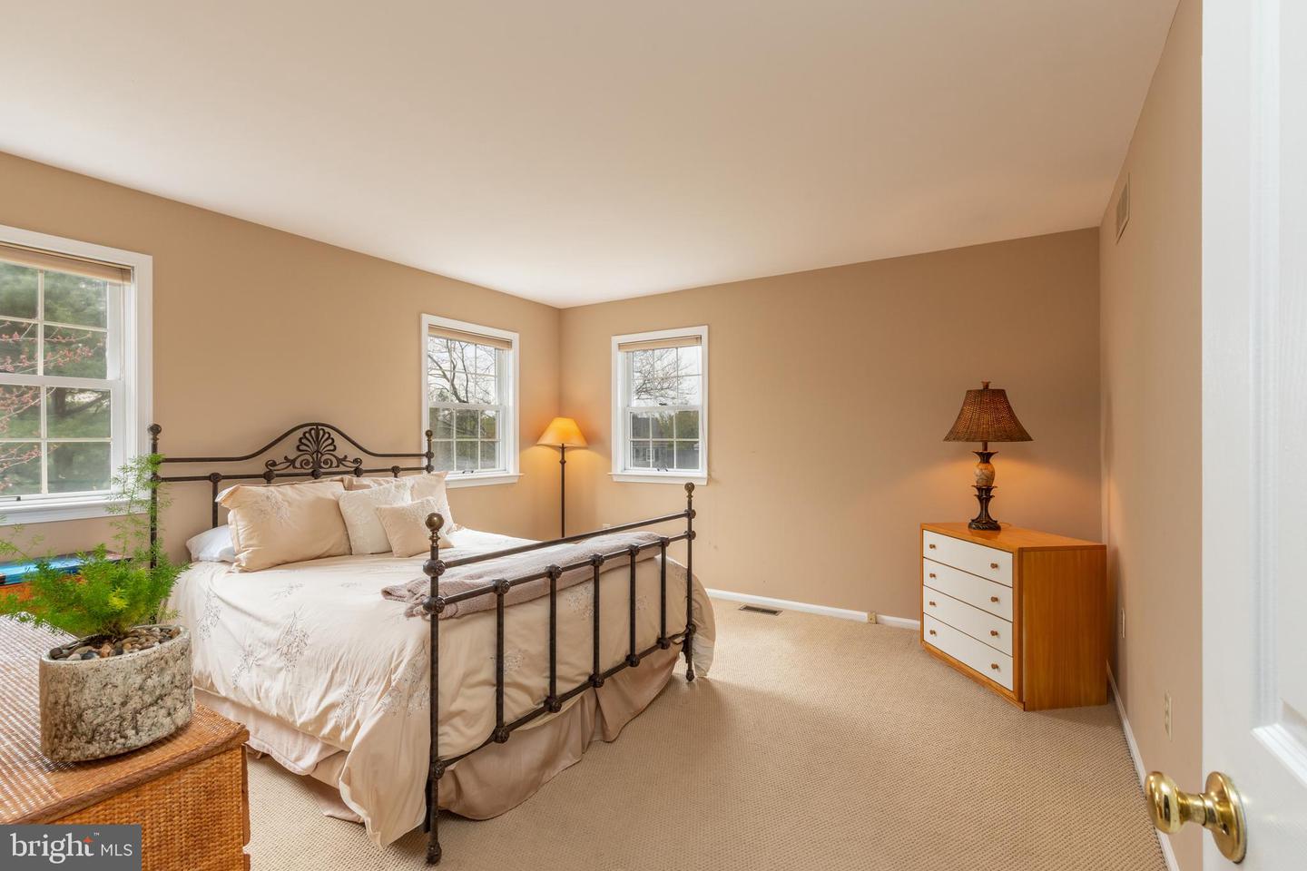 1382 Bell Ln