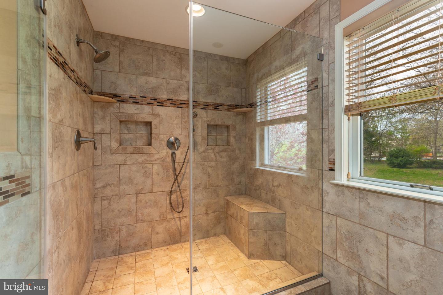 1382 Bell Ln