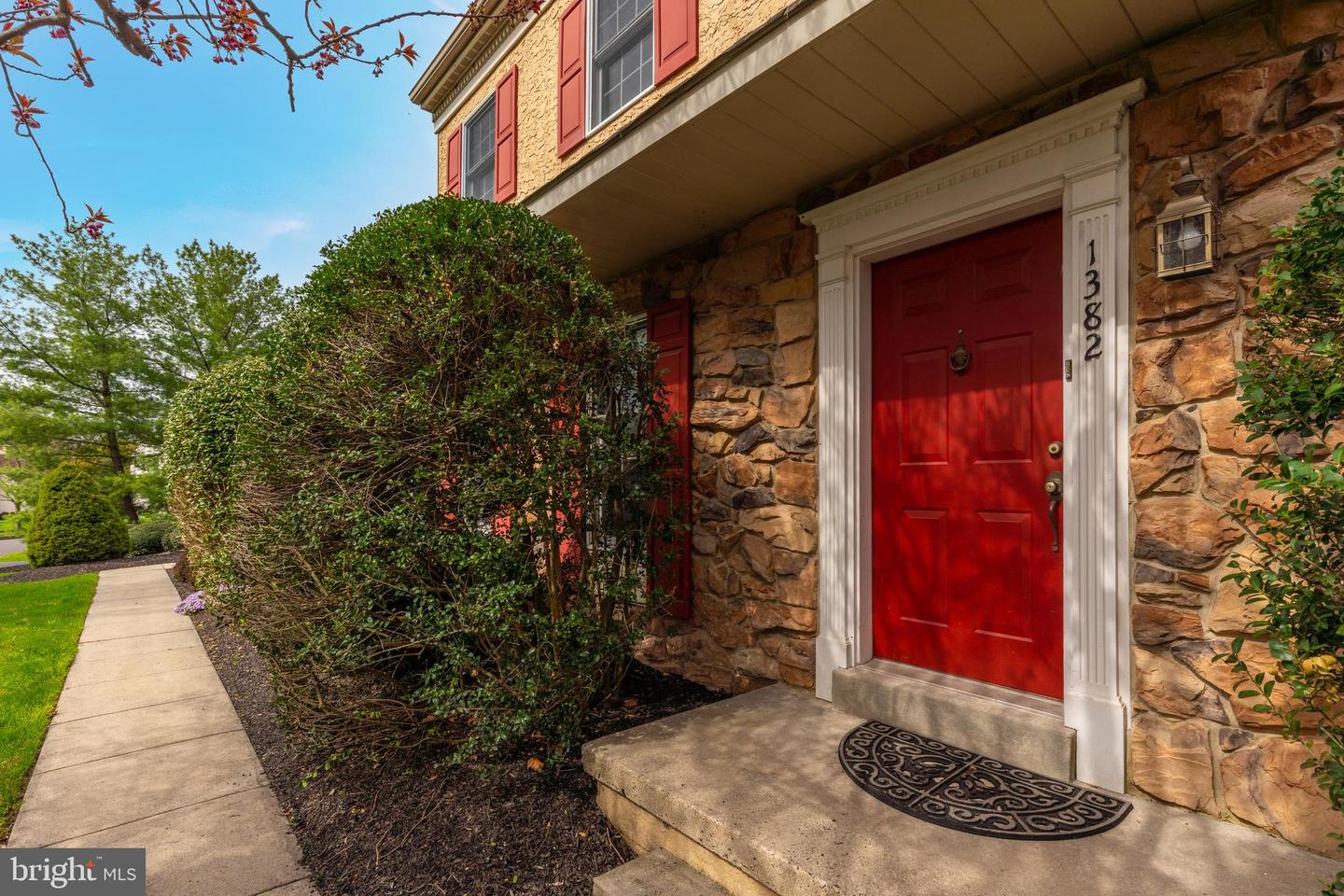 1382 Bell Ln