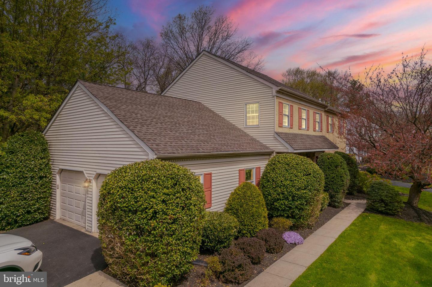 1382 Bell Ln