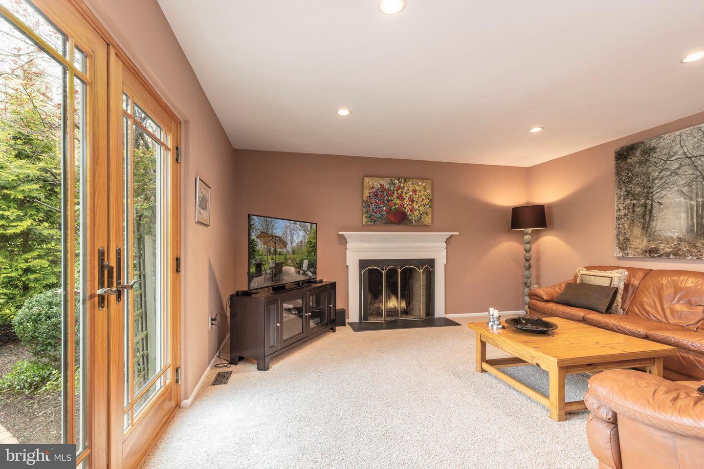 1382 Bell Ln