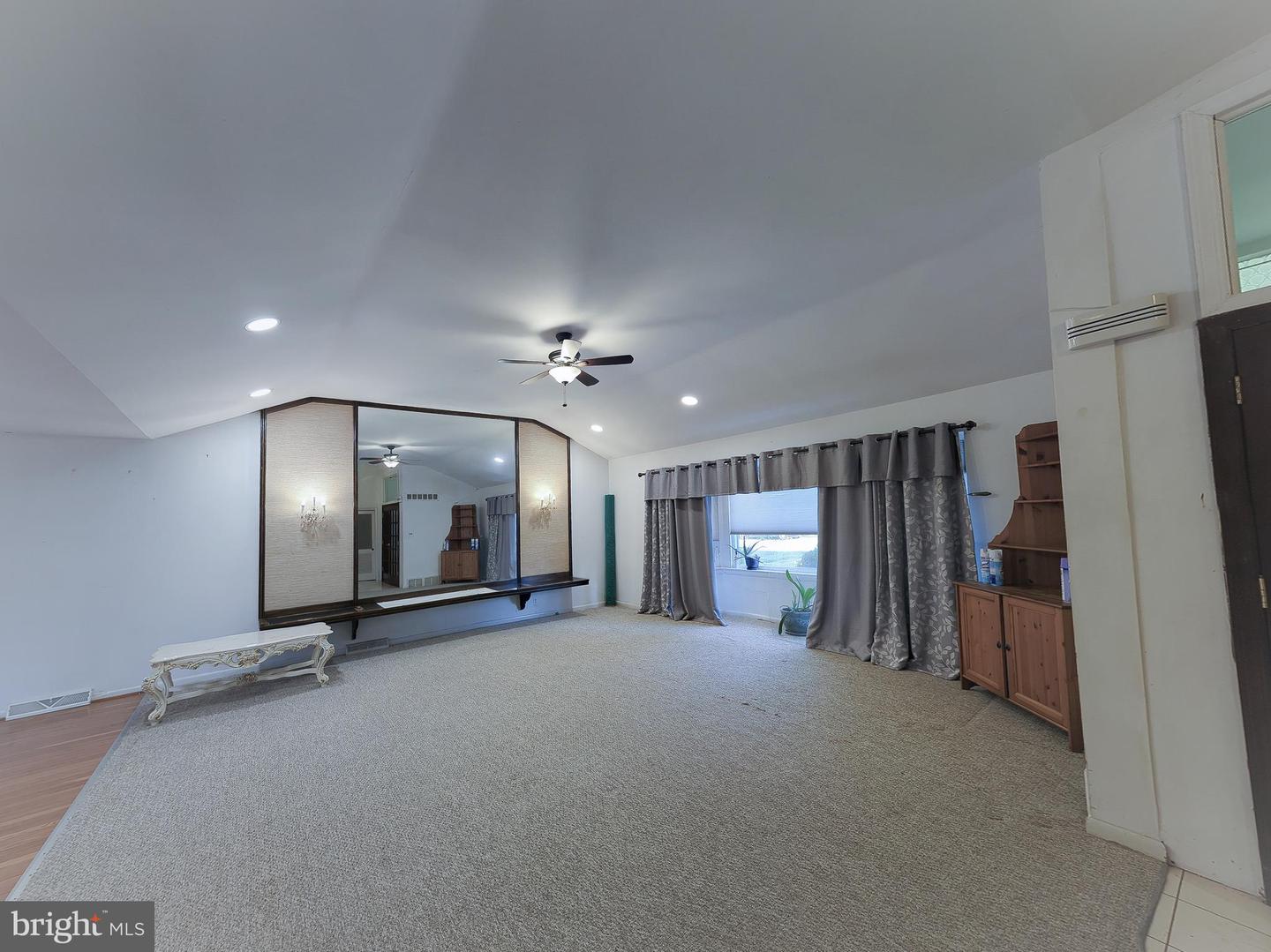 1005 Summit Ln
