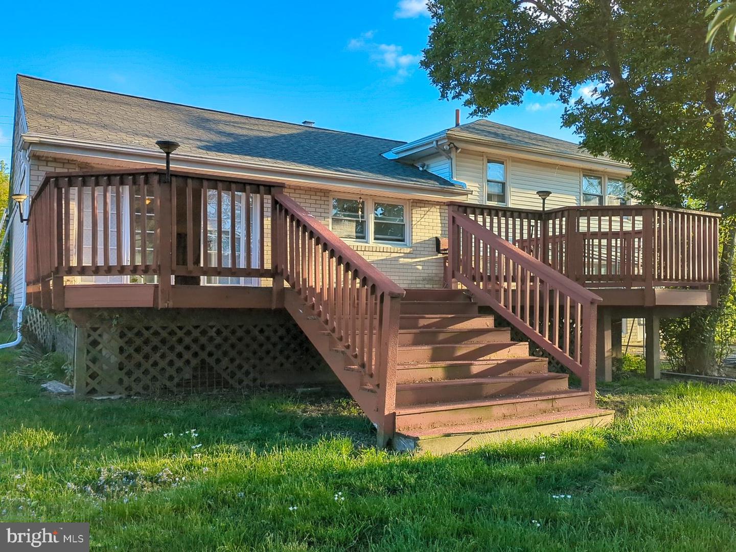 1005 Summit Ln