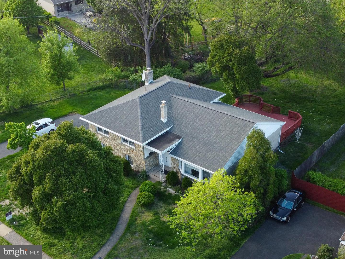 1005 Summit Ln