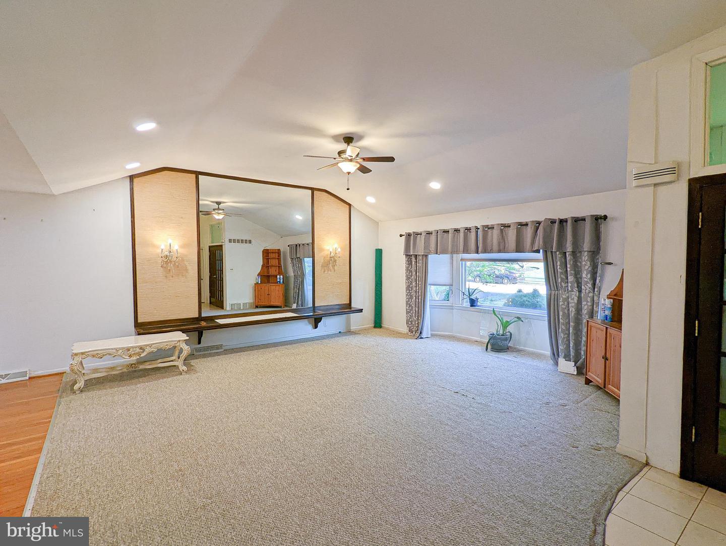 1005 Summit Ln