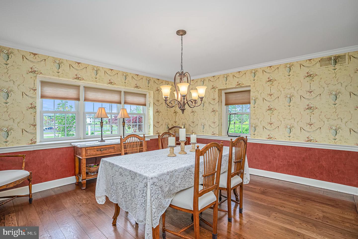 1075 Ave