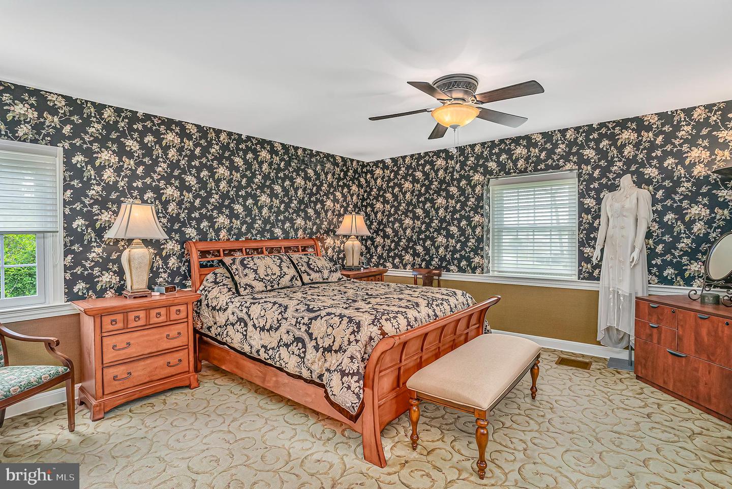 1075 Ave