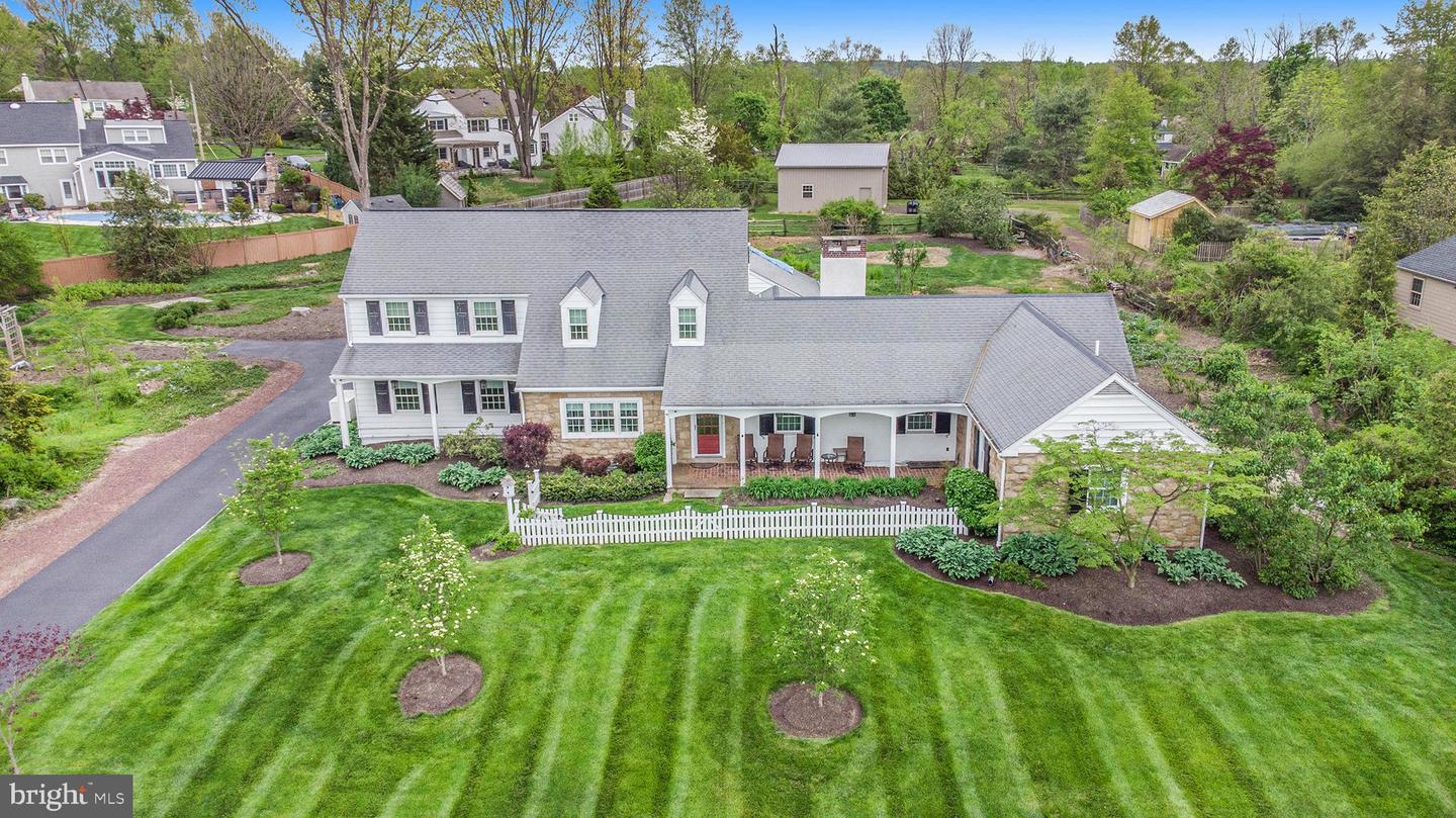 1075 Ave