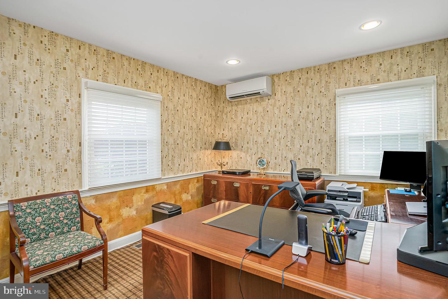 1075 Ave
